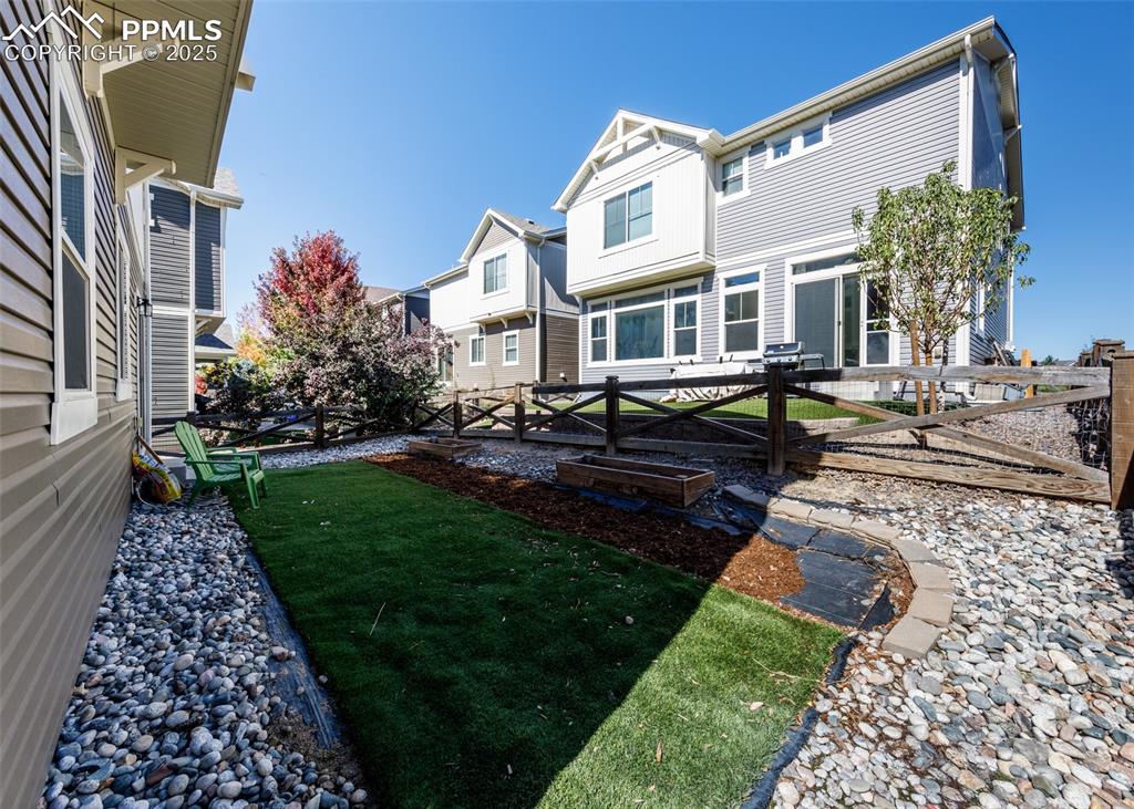 Image 49 of 50: View of yard