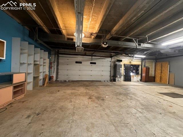 Image 12 of 19: Garage