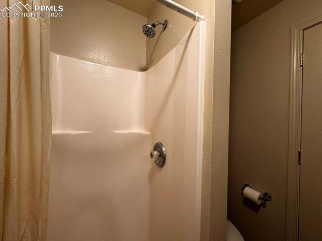 Image 15 of 19: Bathroom