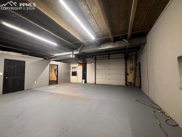 Image 8 of 19: Garage