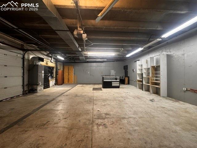 Image 9 of 19: Garage