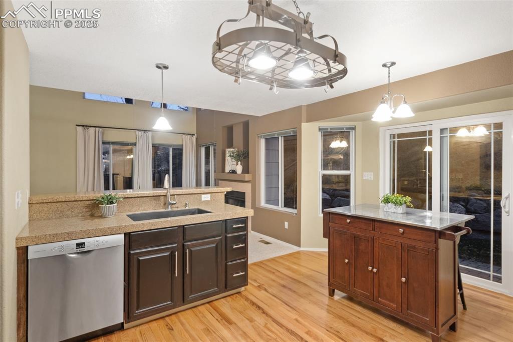 Image 10 of 37: Kitchen