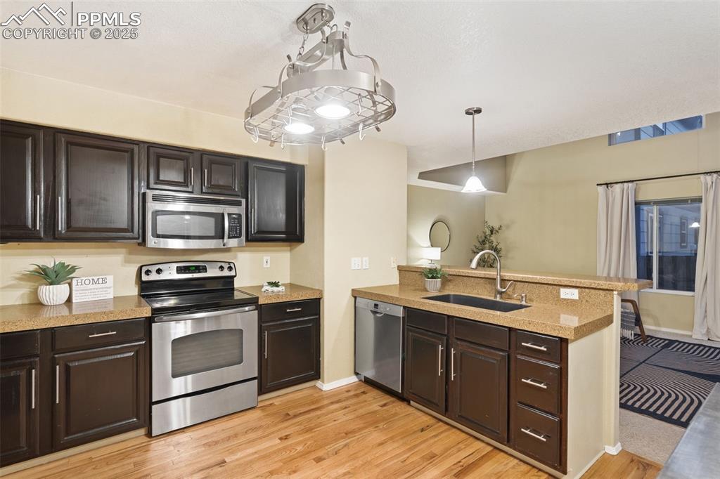 Image 11 of 37: Kitchen