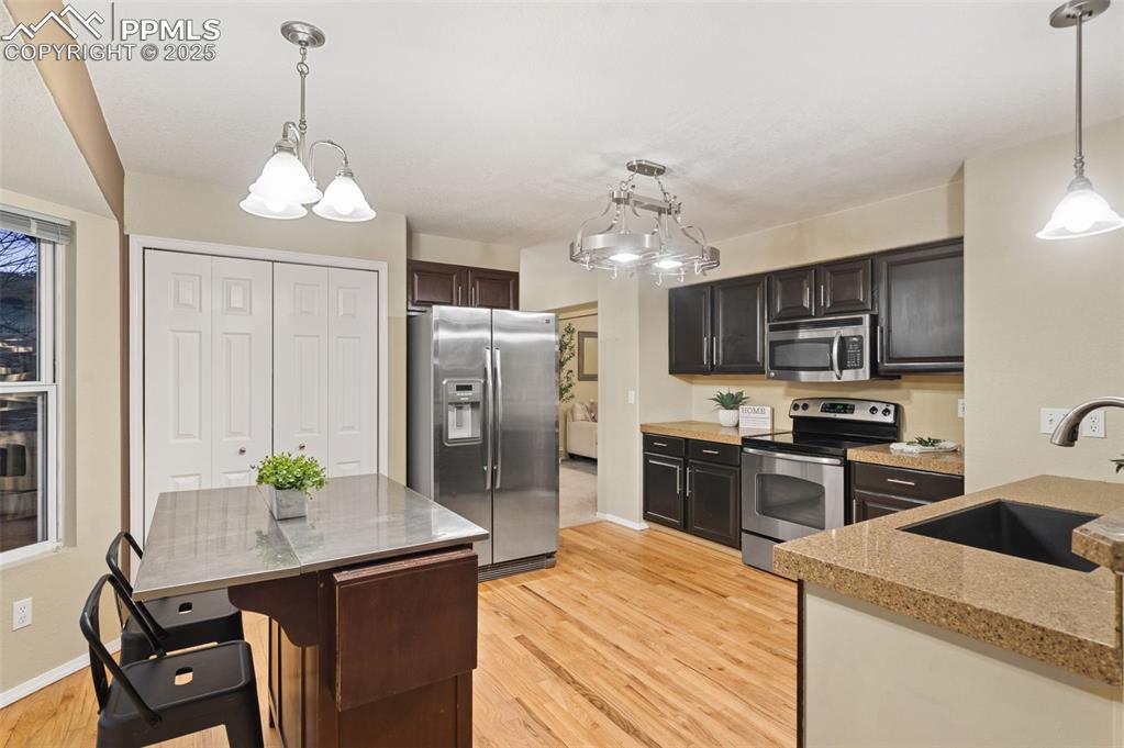 Image 12 of 37: Kitchen