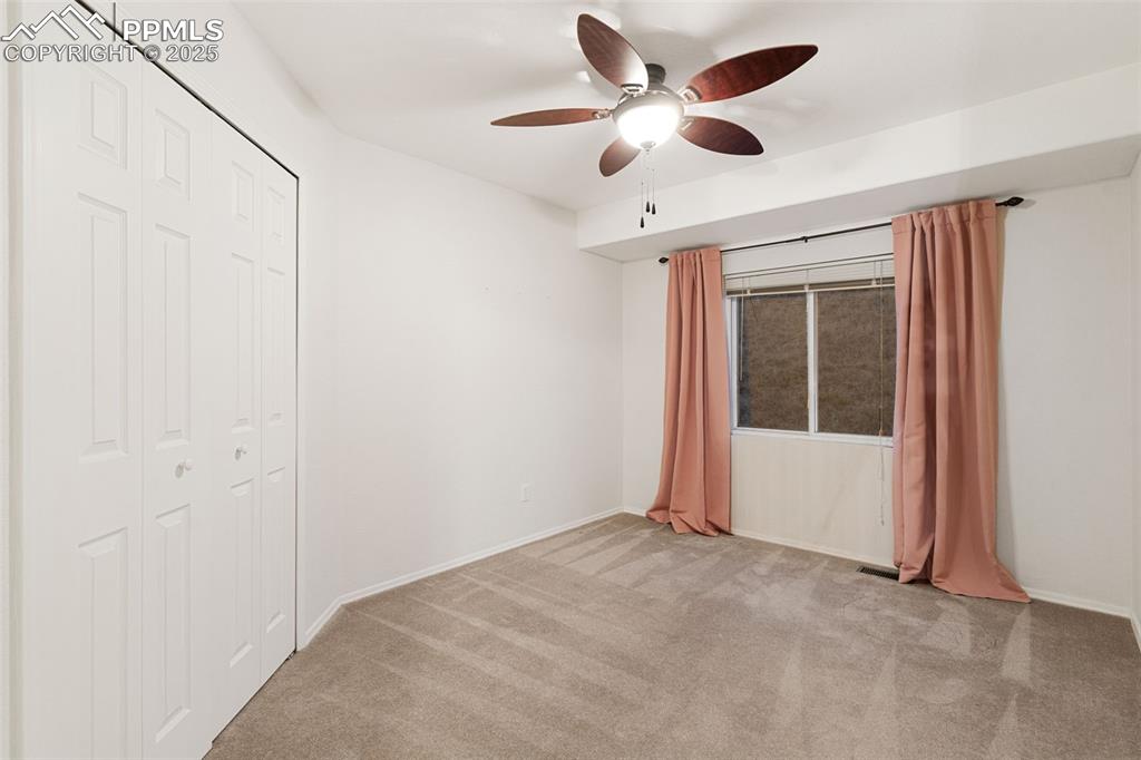 Image 22 of 37: Bedroom