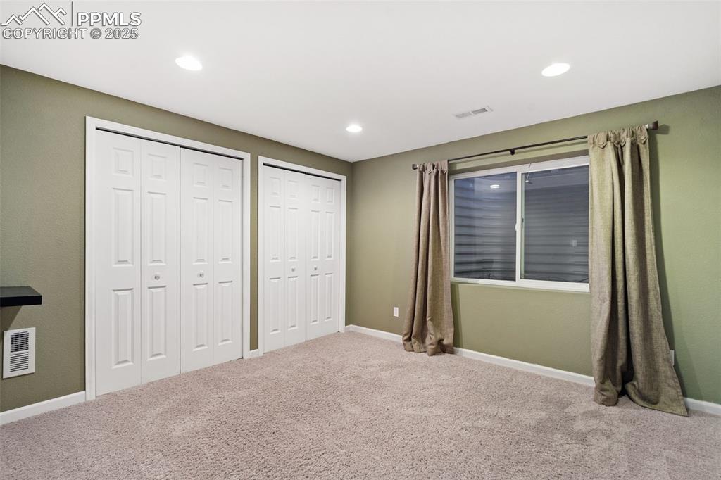 Image 26 of 37: Bedroom