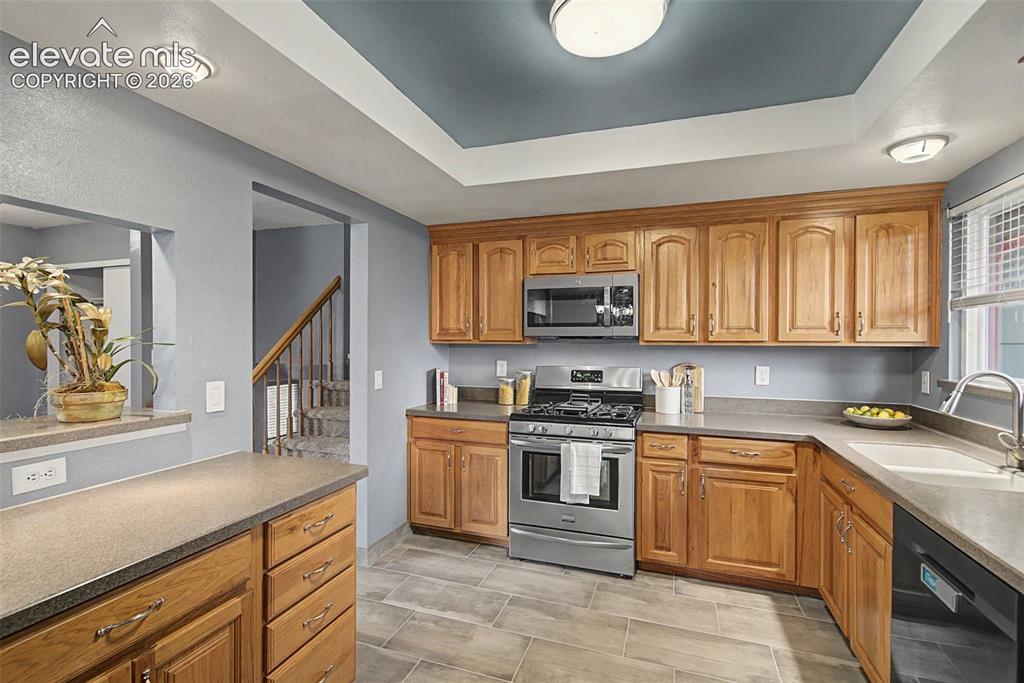 Image 15 of 47: Kitchen