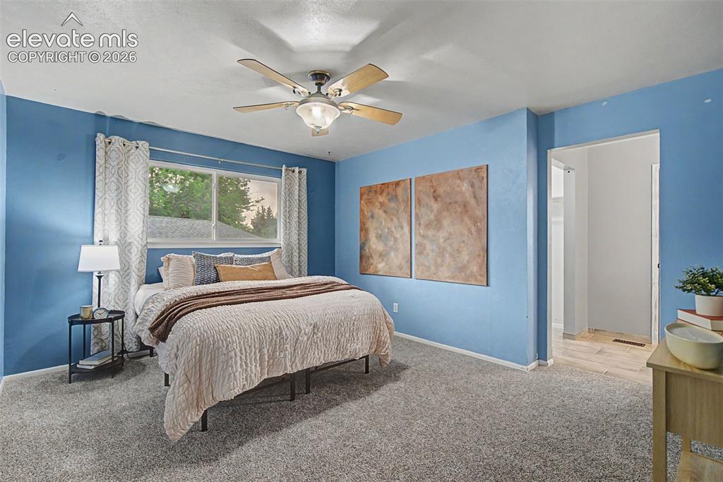 Image 17 of 47: Bedroom