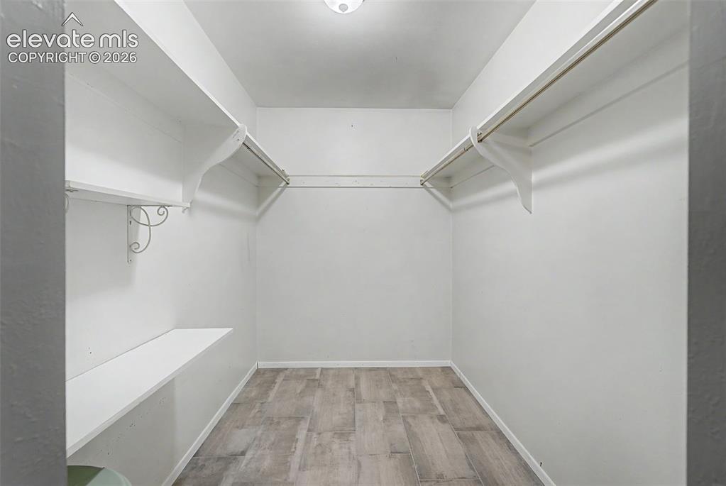Image 23 of 47: Closet