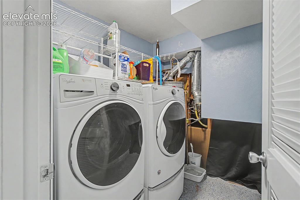 Image 32 of 47: Laundry