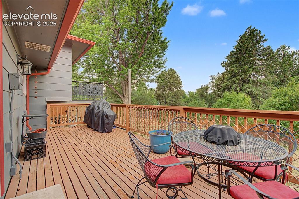 Image 34 of 47: Deck