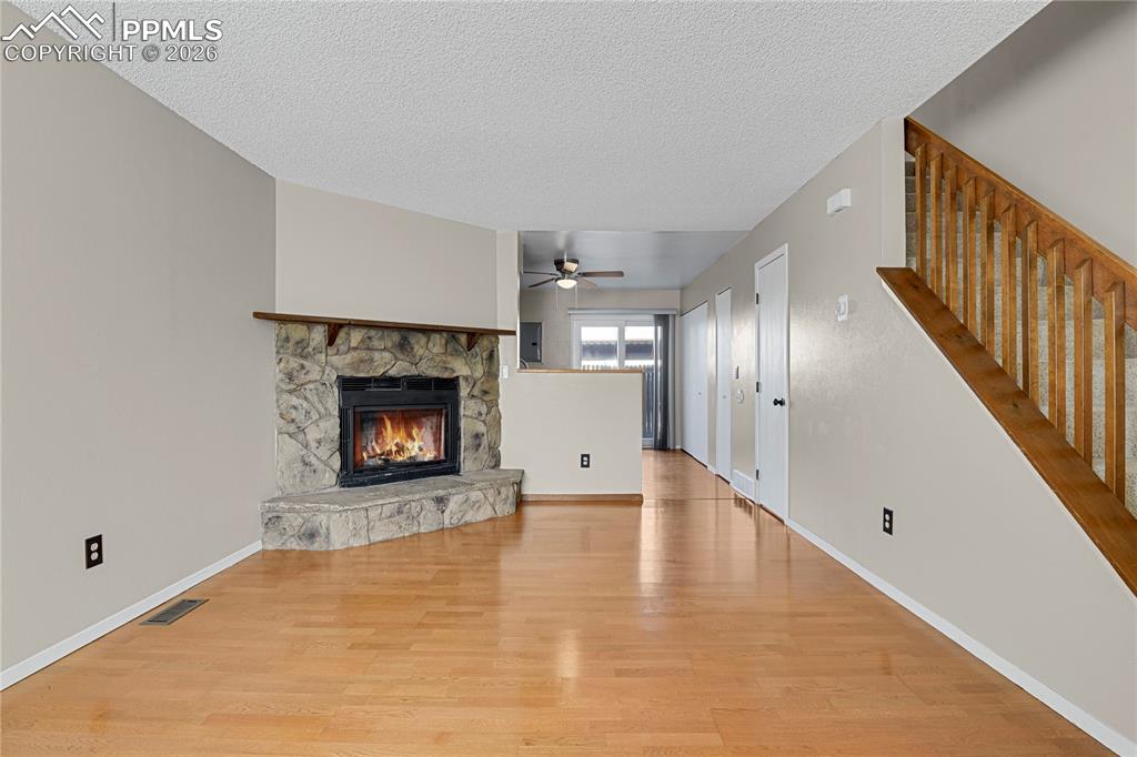 Image 4 of 28: Living Room