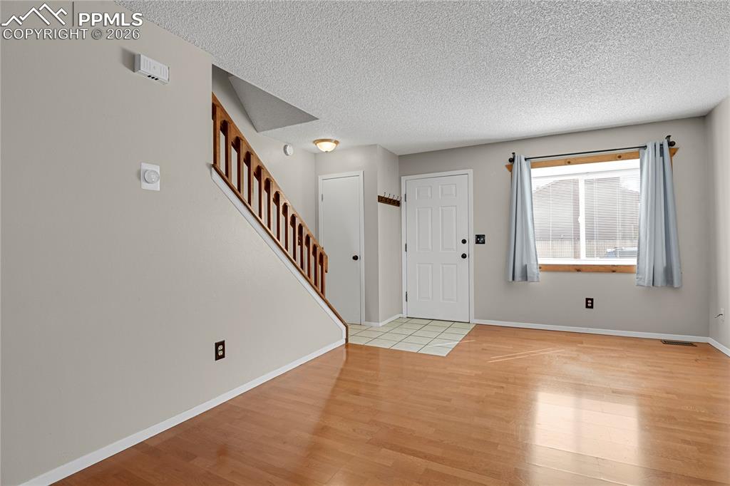 Image 6 of 28: Entry