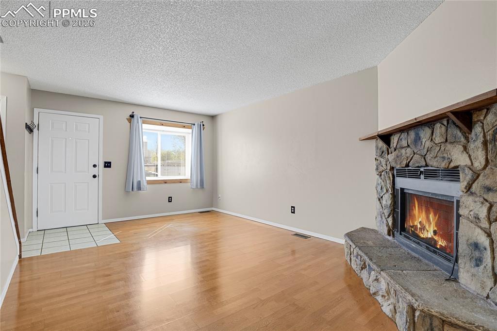 Image 7 of 28: Living Room