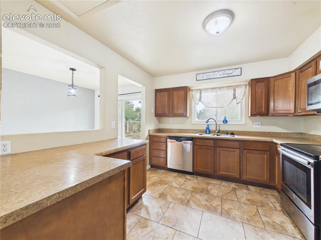 Image 10 of 31: Kitchen