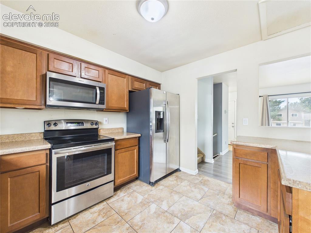 Image 11 of 31: Kitchen