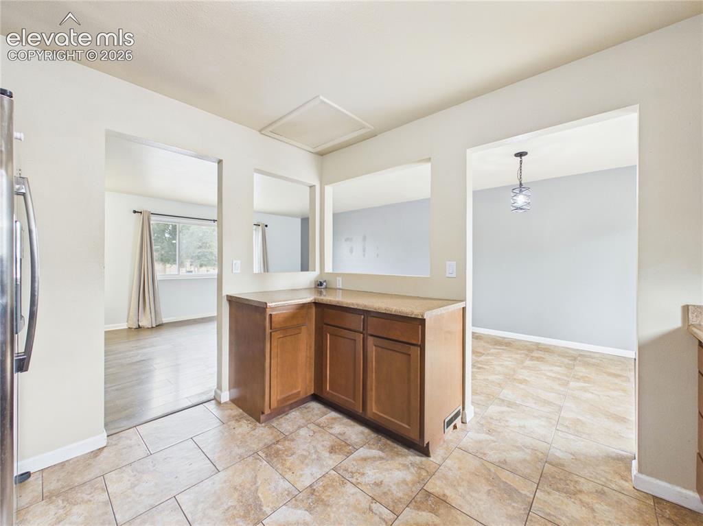 Image 12 of 31: Kitchen
