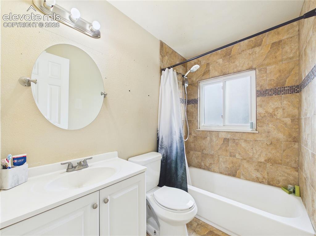 Image 15 of 31: Bathroom