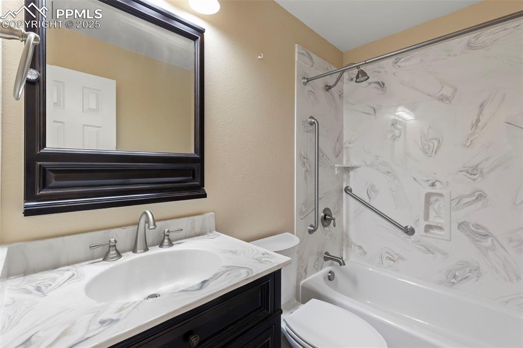 Image 8 of 27: Bathroom 1