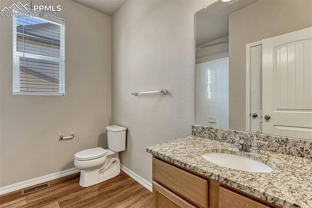 Image 25 of 42: Bathroom