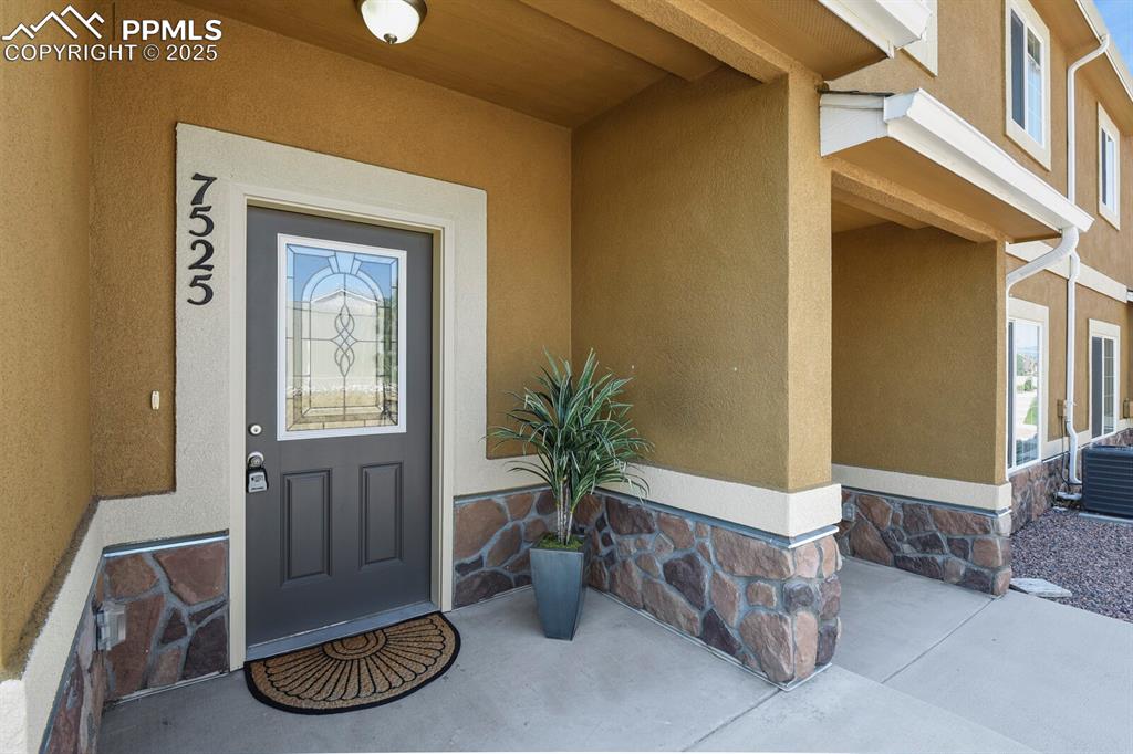 Image 4 of 36: Entry