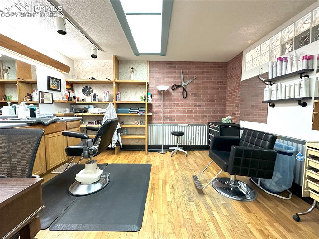 Image 11 of 15: Office