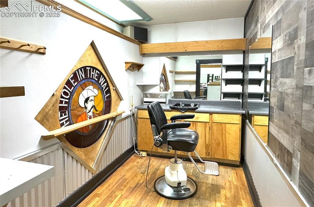 Image 12 of 15: Office