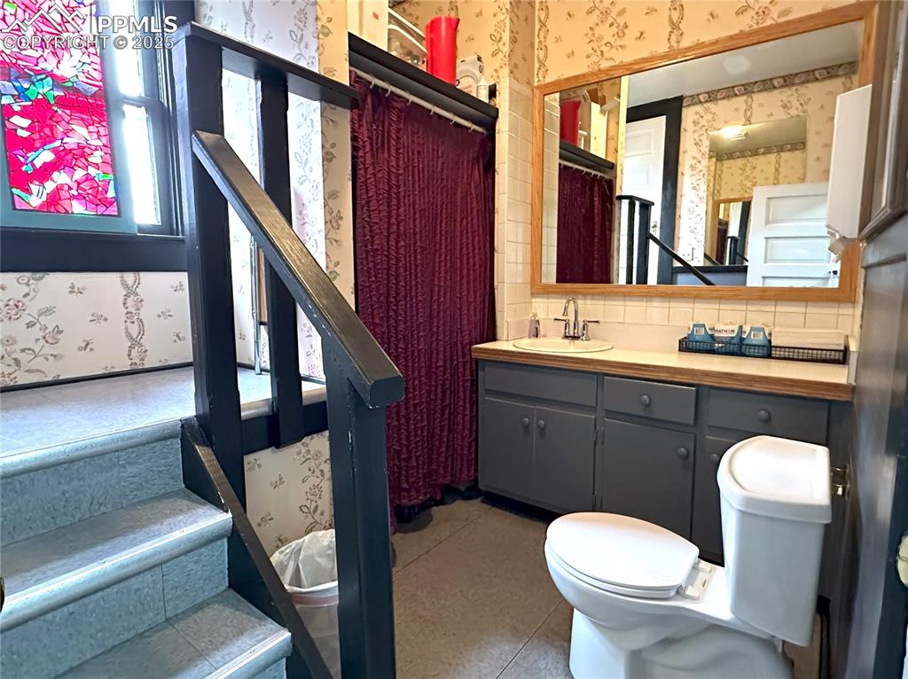 Image 15 of 15: Bathroom