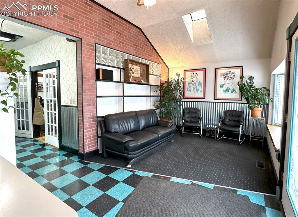 Image 3 of 15: Lobby