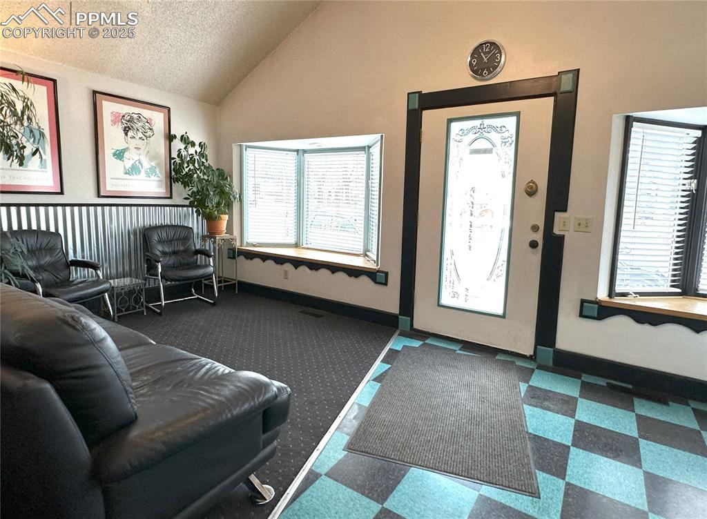 Image 5 of 15: Entry