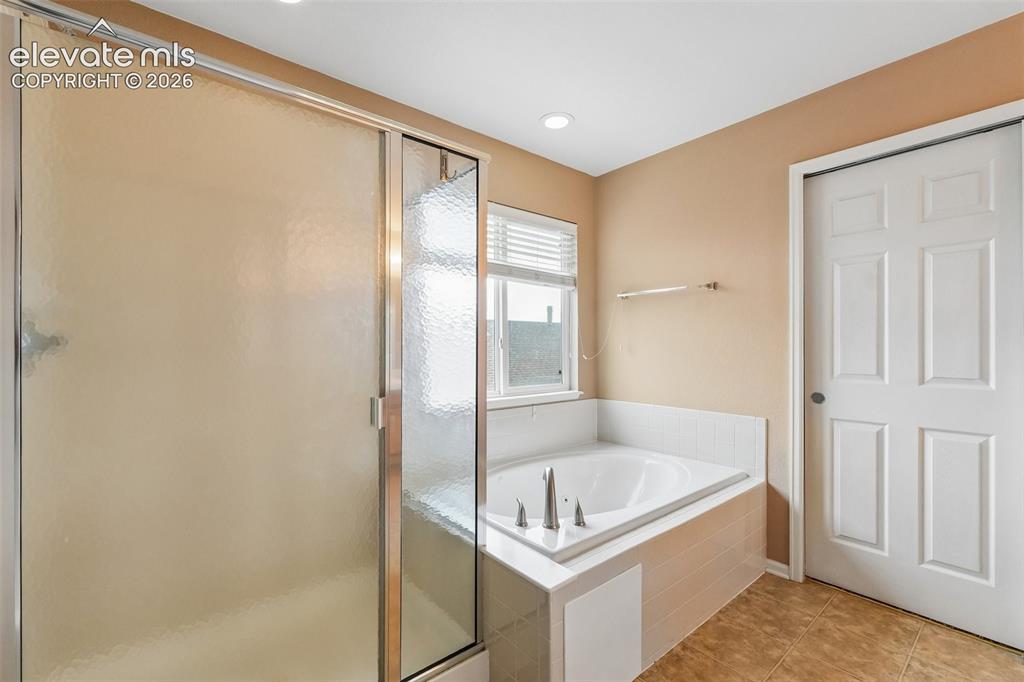 Image 14 of 29: Bathroom
