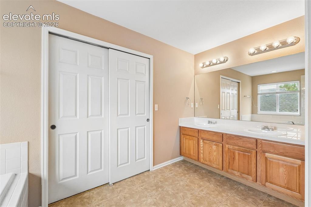 Image 15 of 29: Bathroom