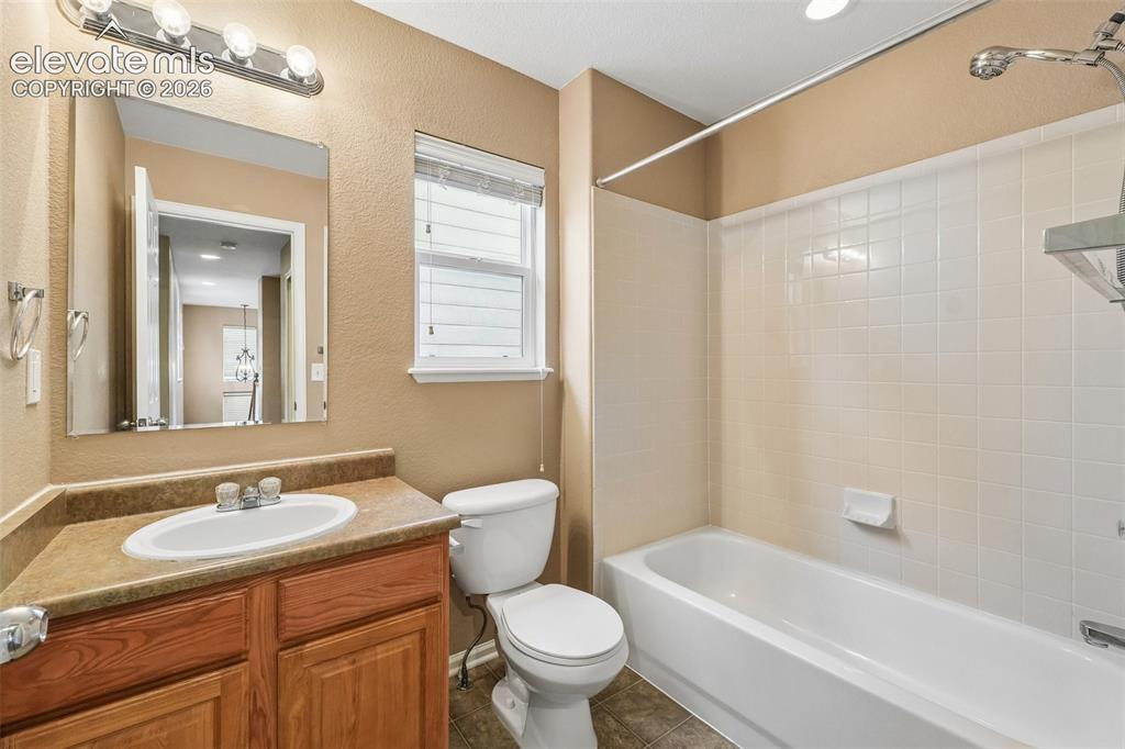 Image 19 of 29: Bathroom