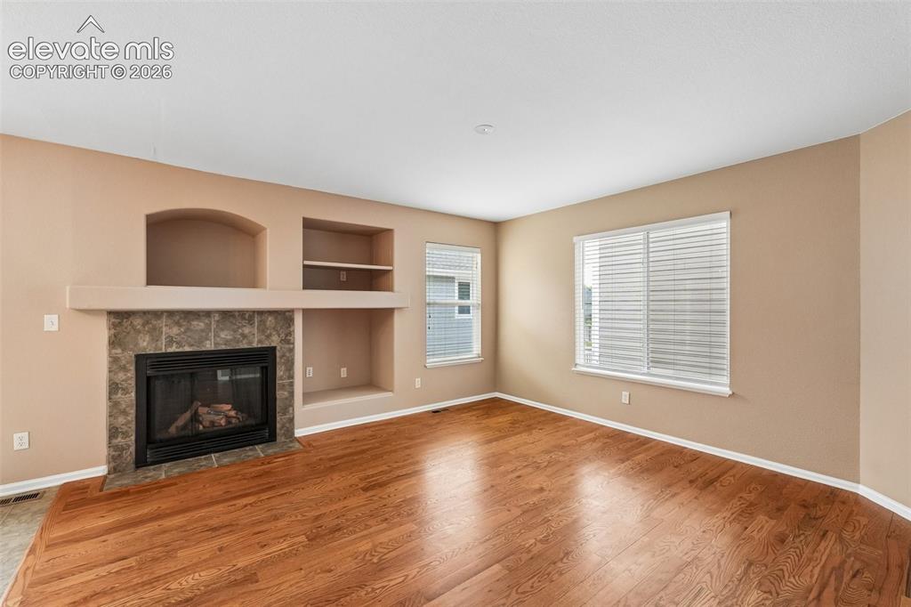 Image 5 of 29: Living Room