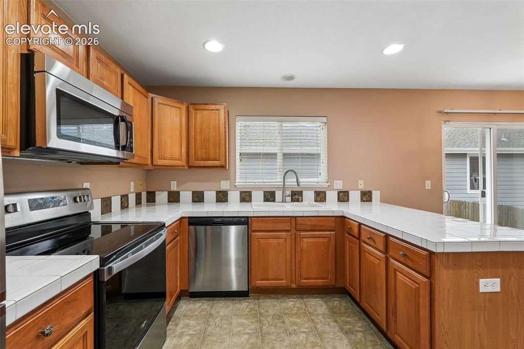 Image 9 of 29: Kitchen
