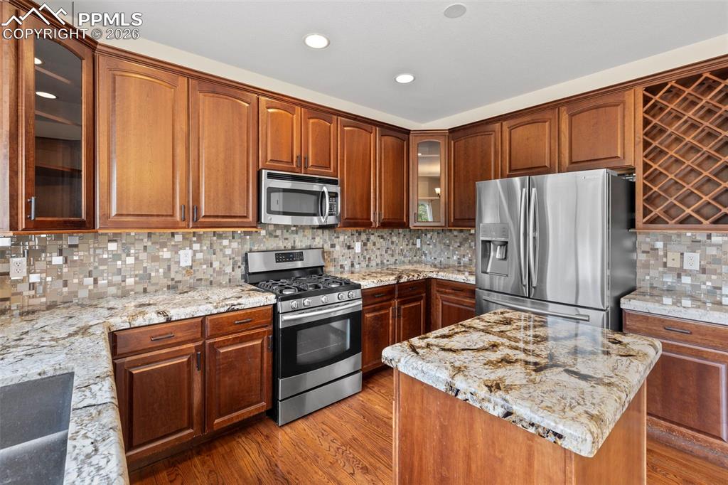Image 13 of 48: Kitchen