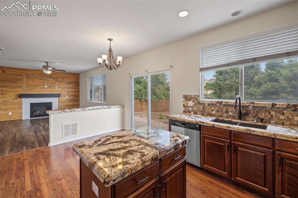 Image 15 of 48: Kitchen