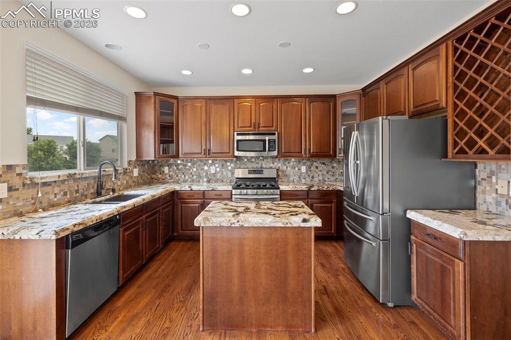 Image 16 of 48: Kitchen