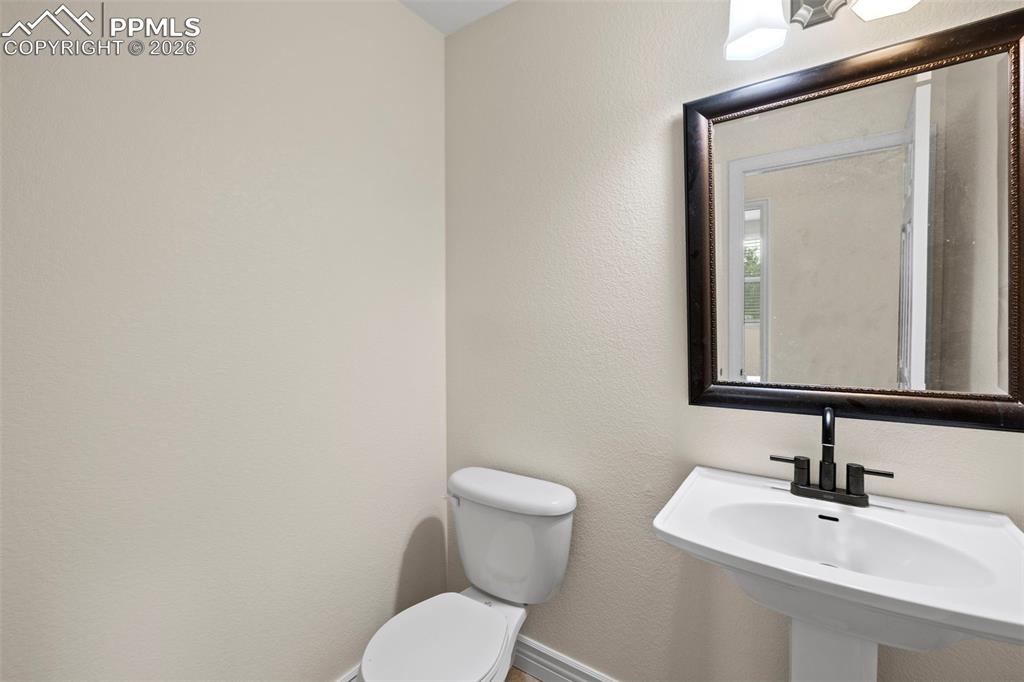 Image 17 of 48: Bathroom