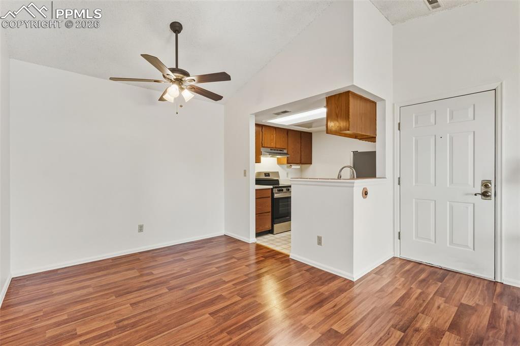 Image 13 of 48: Kitchen