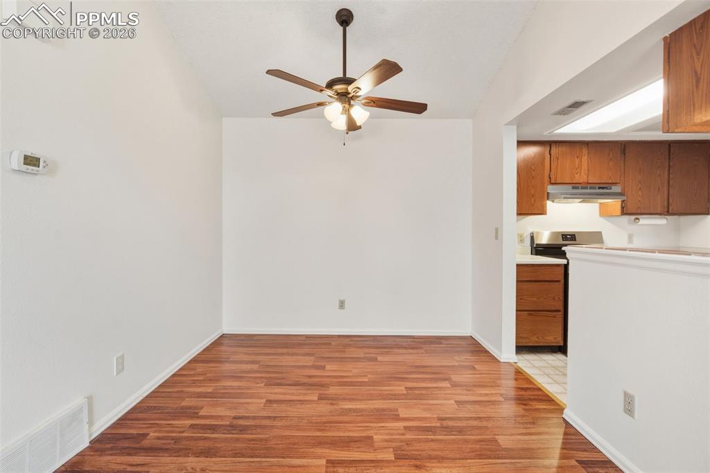 Image 15 of 48: Dining Area