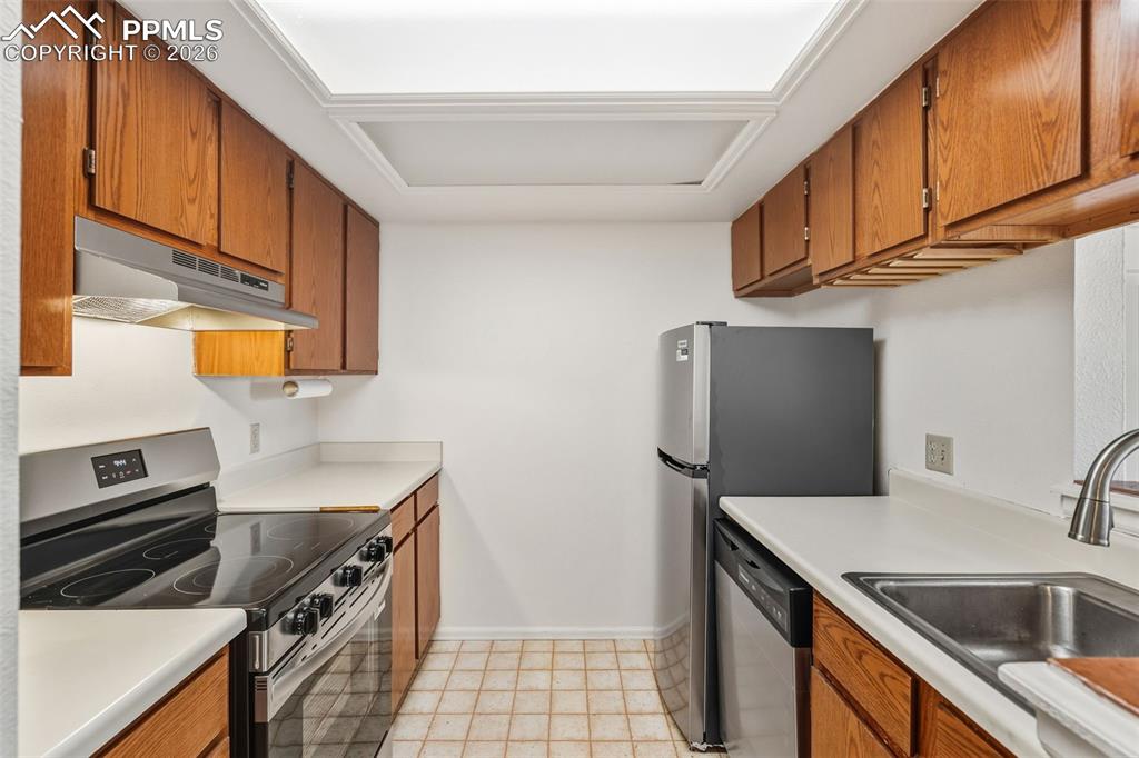 Image 17 of 48: Kitchen