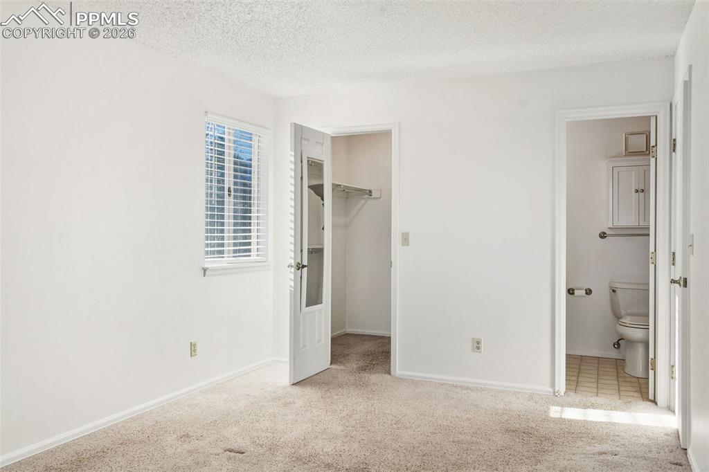 Image 32 of 48: Bedroom