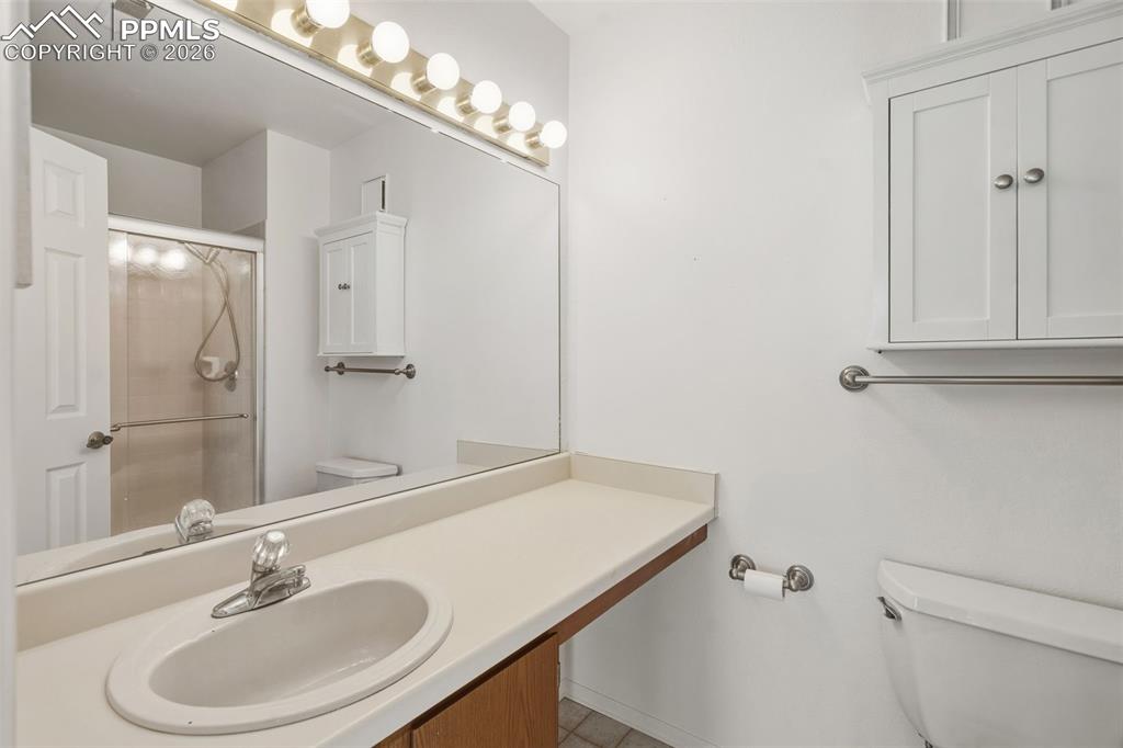 Image 33 of 48: Bathroom