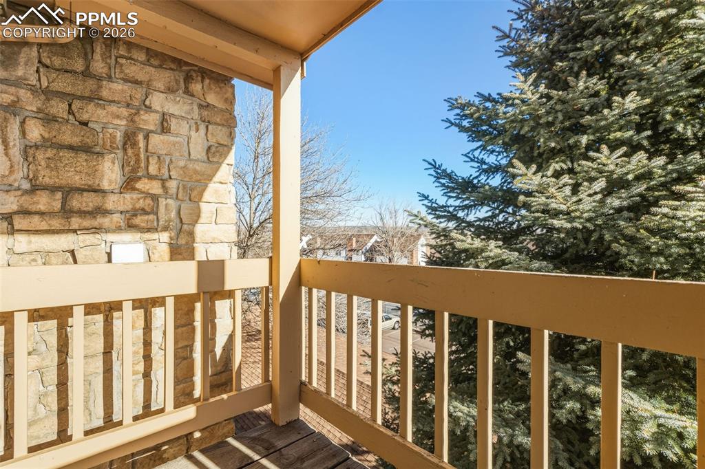 Image 35 of 48: Deck