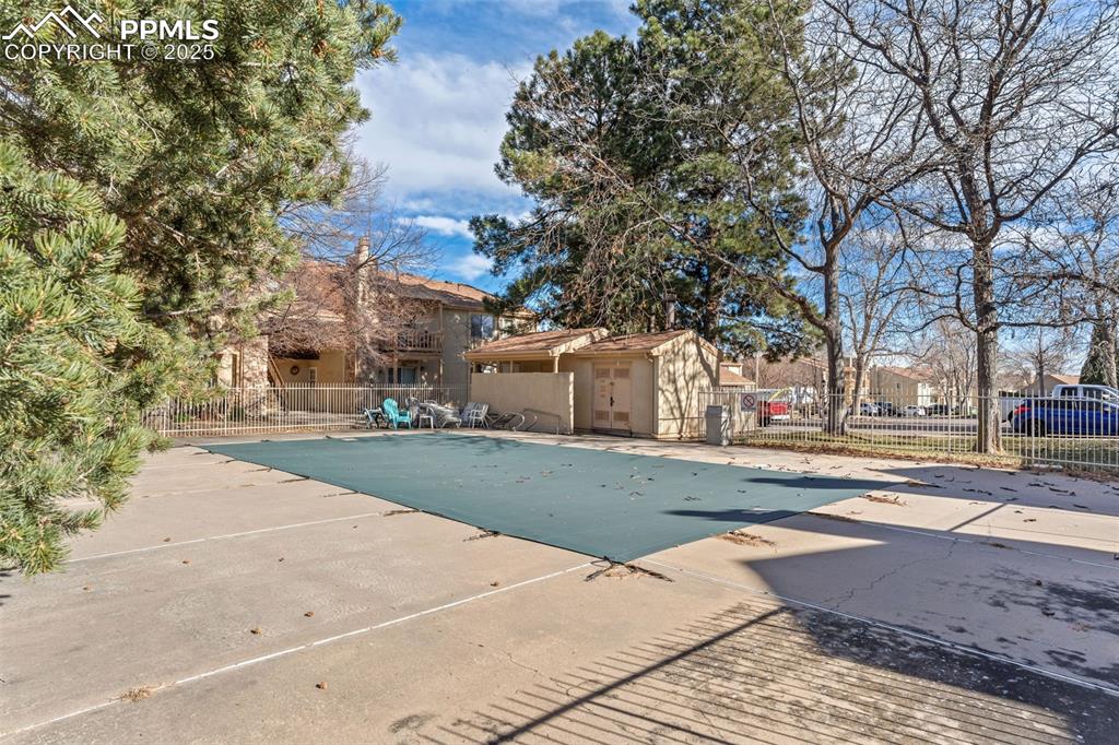 Image 47 of 48: Pool