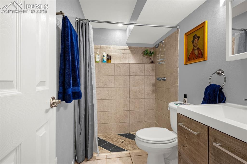 Image 15 of 46: Bathroom