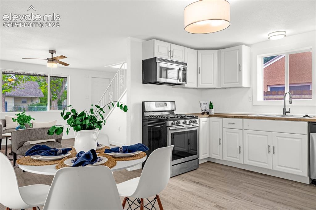 Image 8 of 33: Kitchen