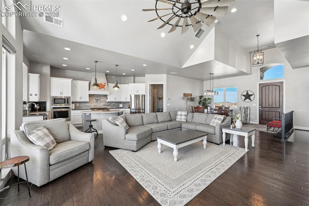 Image 16 of 50: Living Room