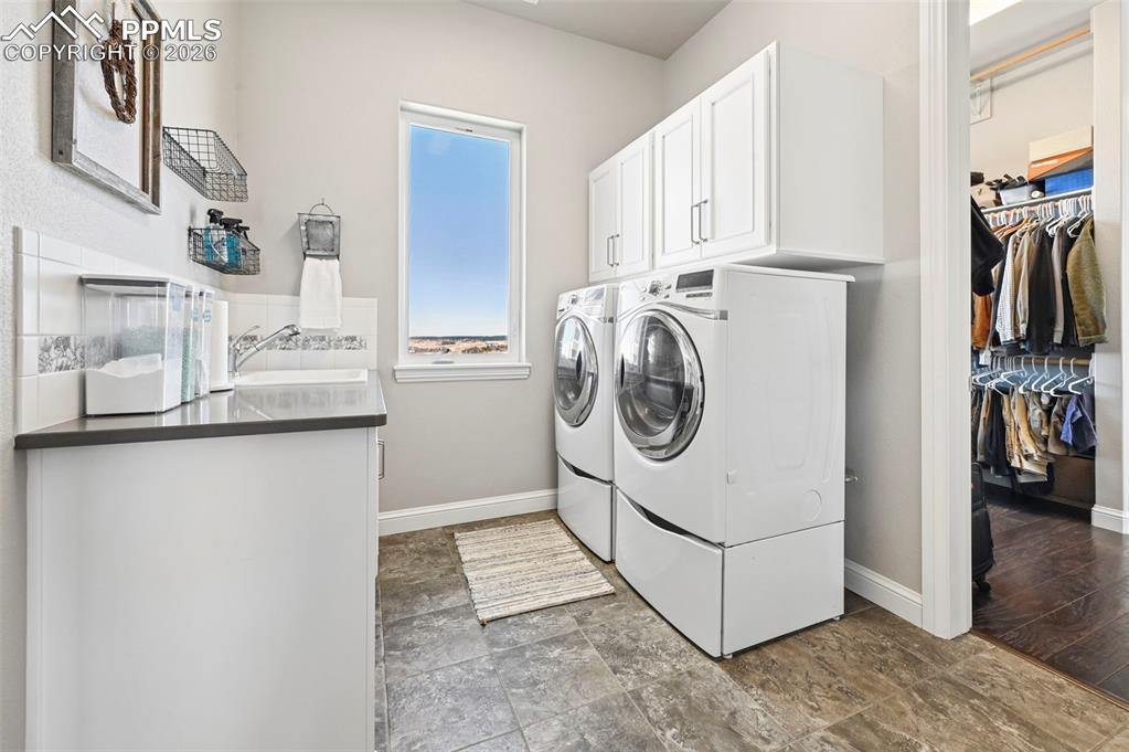 Image 23 of 50: Pantry